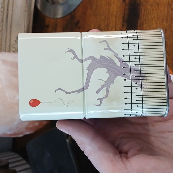 Hot Topic Exclusive Pennywise Jack-in-the-Box Vinyl Funko Pop Collectible Toy - Picture 5 of 11